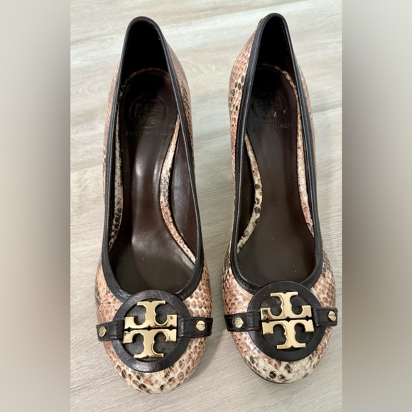 Tory Burch Black/Tan Reva snakeskin print heel Logo size 9 1/2 - Picture 11 of 12